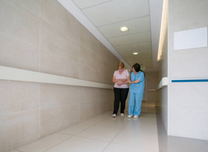 Cuidador de Idoso em Hospital Cruzeiro Novo - Cuidador de Idoso Hospitalar